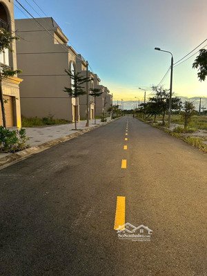 bán gấp căn shophouse 4 tầng tropical palm đà nẵng -90m2 đường 7m5 đối diện công viên chủ đề