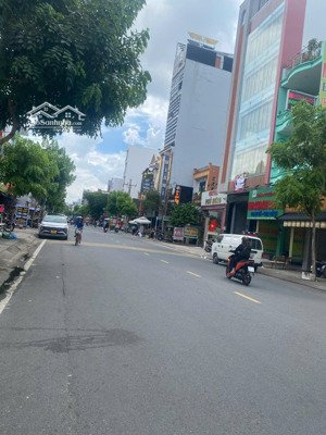 nhà mtkd tân sơn nhì ngang 5m vị trí đẹp. giá: 20 tỷ