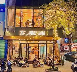 cho thuê nhà mặt phố trung hòa,mt 5,5m, dt 130m2 x5tầng, khu vực sầm uất với giá thuê cực tốt