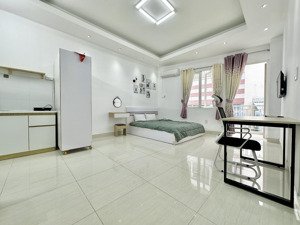 cho thuê căn hộ ban công, giặt riêng, 40m2, lê văn sỹ, q3 giáp trường sa. hẻm oto, an toàn pccc.