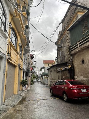 nhà đẹp hiếm nội thất hiện đại đường ô tô tránh ngõ phố giang biên dt 31m2 . giá 9 tỷ