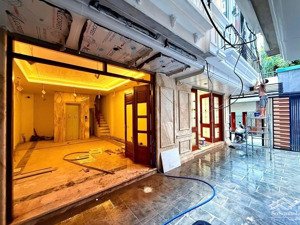 bán nhà phân lô , phố cổ hoa lư , nhà xây mới full nội thất , ngõ ô tô đỗ cửa , thang máy , ở ngay.