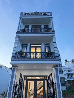 nhà đẹp nội thất cao cấp vào ở liền đường an sơn p xuân hương đà lạt đường nhựa ô tô bằng phẳng