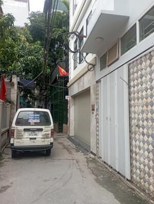 Hàng xóm Vinhomes riverside -Nhà Việt Hưng, Long Biên - Ngõ ô tô đỗ gần nhà, 33m2, 5T