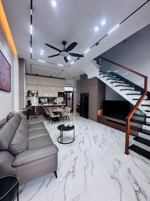 bán nhà phố lavida vũng tàu 87m2 giá 8.9 tỷ full nội thất, phí 5% sổ.lh xem. nhà thực tế