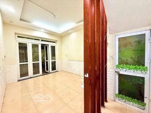 siêu phẩm ngọc hà - 40m2 - 4 tầng - 11 tỷ - 2 thoáng trước sau -ngõ thông gần hồ trung tâm ba đình