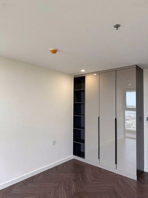 chính chủ sang nhượng lại căn 3pn 2wc 162.8m2 view sông ,nhà mới 100% giá 12 tỷ tl 