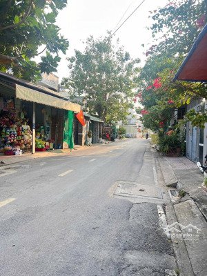 cần bán lô đất mặt tiền võ văn hát, lộ giớ quy hoạch 30m, p. long trường, q9.