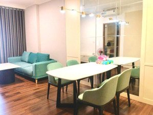 chính chủ bán gấp 75m2 giá 4,149 tỷ view hồ bơi, tầng đẹp, đầy đủ nội thất vào ở ngay. ht vay 70%