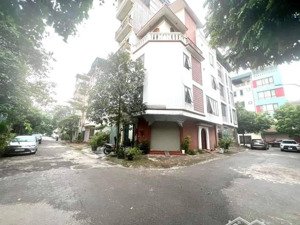 chỉ hơn 9 tỷ, 7 tầng thang máy, ô tô tránh, đỗ ngoài 24/24. lh ngay 