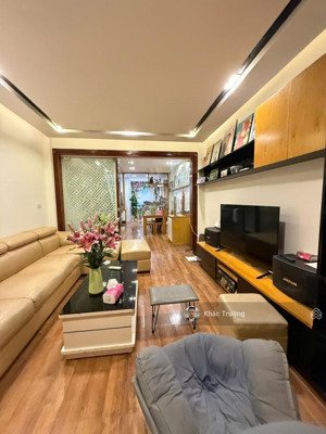 mễ trì - ô tô tránh - kinh doanh - gara ô tô - nội thất đẹp - ô chờ thang máy - giá tốt