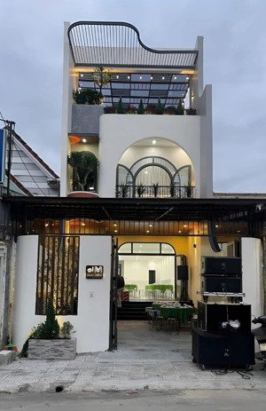 bán nhà chợ đầu mối bình điền , 6x20 có 1 lầu giá 1 tỷ 150 . cho thuê được 18 triệu/ tháng