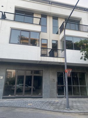 chính chủ gửi bán căn nhà phố 87m đã xây dựng 4 tầng hoàn thiện mặt ngoài.