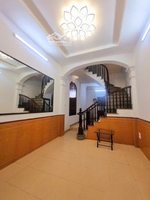 thuỵ khuê, tây hồ - 5 tầng 6 phòng ngủ, nhà dân xây, 20m ra mặt phố, 2 thoáng 31m2 trên sổ - 8.3 ty