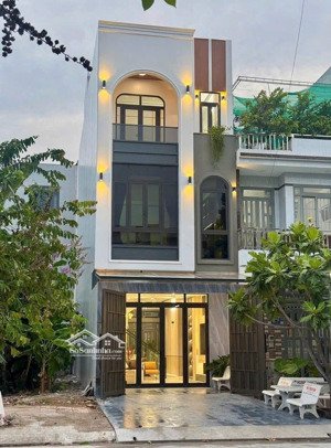 bán nhà giá ngộp hiếm nguyễn trường tộ, p12 .quận 4 ,dt 63 m2 ,giá 2 tỷ 2 ,có hđ thuê sẳn 24tr/th