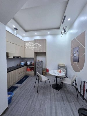 chính chủ cần bán nhà ở ngõ 20 mỹ đình mặt tiền 4.1 diện tích 60m , ô tô đỗ cổng tặng full nội thất