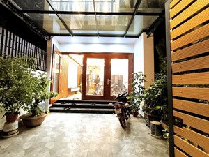 bán nhà p long biên 5 tầng thang máy ô tô vào nhà hướng nam sổ nở hậu đẹp
