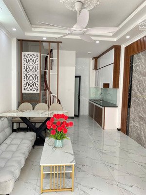 bán nhà cổ linh, ô tô 7 chỗ đỗ cửa, cách 5m ra ô tô tránh. chỉ 6,15 cả long biên còn duy nhất 1 căn