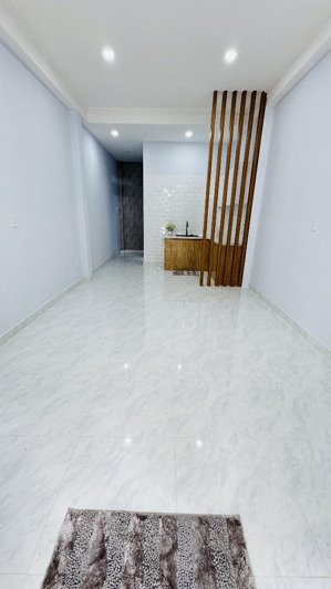 bán nhà 2 lầu mặt tiền đường số quận 4