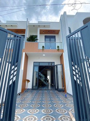 chủ ngộp hạ giá 200tr bán nhà gần đồng khởi - cây xăng đức hưng