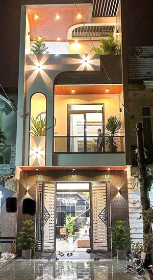 chủ kẹt tiền bán gấp nhà q3 giá mềm 3 tỷ 560 tr. dt 85m2, shr, đã hoàn công, hđt 20 triệu/1 tháng..