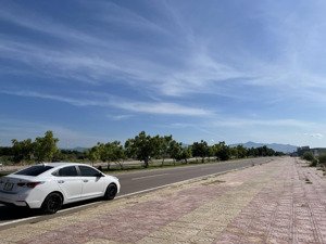 tôi bán nhanh 890m2 đất mặt đường 716b, lên thổ cư, tmdv giá tốt đón sóng 2026