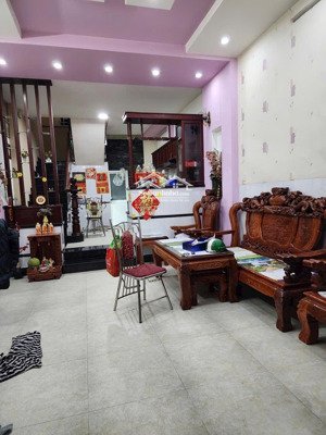 hẻm xe hơi đường vườn lài. ngang 4m dài 11,5m nhà đẹp 1 trệt 2 lầu 1 sân thượng. giá tốt 6,8 tỷ tl