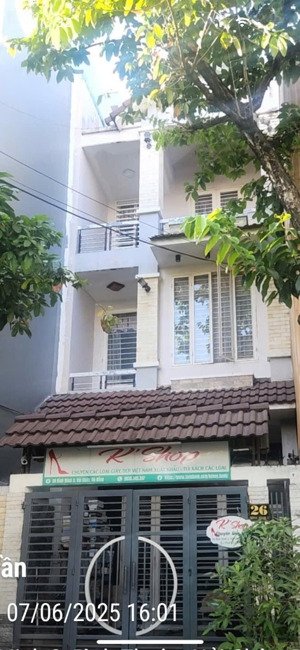 cho thuê gấp nhà đẹp 3 tầng đường bình minh 3, gần cầu rồng