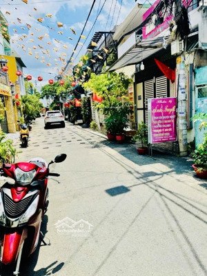 nhà hẻm 7m giáp đầm sen q6 70m 2 tầng 3pn giá rẻ bất ngờ chỉ 6.x