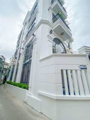 cho thuê villa mini phan xích long, 2 mặt tiền hẻm nội thất 5 sao. quận phú nhuận
