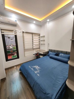 nhà mới đội cấn ,6 tầng full nội thất,20m là ra mặt phố trung tâm quận ba đình,ngõ thông.