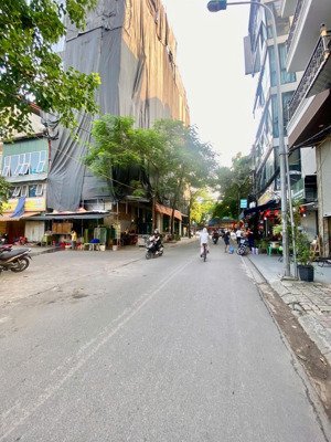 bán đất 165m2 tặng nhà 4 tầng siêu phẩm đội cấn đối diện hồ đầm tròn, ba đình, hà nội