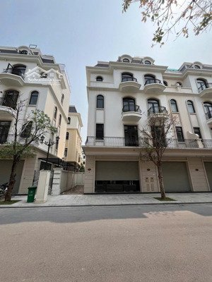 bán căn sao biển xẻ khe 84 m2, gần công viên, quảng trường kinh đô ánh sáng, chung cư masteri