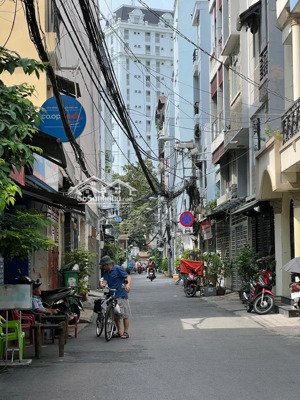 bán đất tặng nhà đường nguyễn trãi - quận 1 - vị trí đẹp. cách hxh 10m - ngay lancasster - ngang 8m