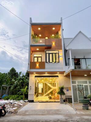 Mới Lên Sóng Căn Nhà Khu Dân Cư Hồng Loan Hướng Đông Nam Trang Bị Nội Thất Cao Cấp Như Hình