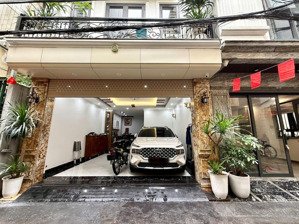 chính chủ gửi bán nhà phố lạc long quân phân lô 7 tầng thang náy gara ô tô tránh 