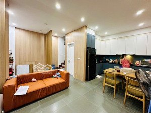 cần bán căn nhà tâm tuyết x 5 tầng đẹp không tì vết