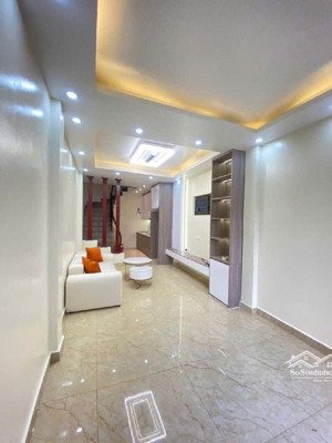 ô tô đỗ cổng 5 tầng ở phương canh, xuân phương chỉ 5xxx