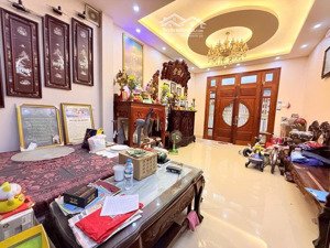 bán nhà giảng võ, dt 40m2, 4 tầng, ngõ rộng thênh thang, gần phố, dân xây, đất lộc, thang máy