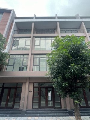bán căn liền kề 64 m2 vin 3 cạnh biển hồ, công viên, trường học, cam kết giá tốt nhất thị trường