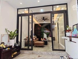 nhà đẹp phố thái thịnh 45m x5t trung tâm đống đa giá nhỉnh 8tỷ