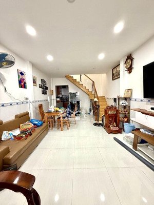 bán gấp, ngay big c phú thạnh, nguyễn sơn, thoại ngọc hầu, 2 tầng, dt: 4 x 12 hơn 4 xíu