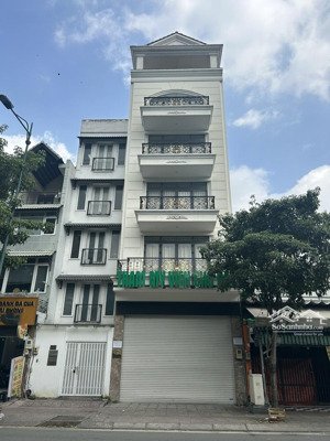 cho thuê nhà văn phòng đường yên thế khu vip sân bay. dt: 6,5x22m. hầm 4 lầu sân thượng. sàn suốt.