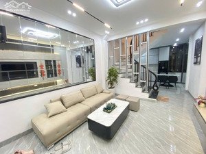 - bán nhà hồ tùng mậu, 10m ô tô, nội thất xịn sò, sát phố, 33m2, 8.3 tỷ.