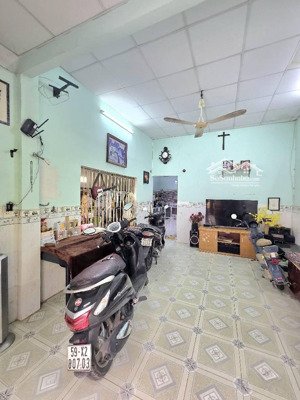 nhà cấp 4 đẹp 120m2 ,6 x 20 ; ngay trung tâm hiệp bình chánh thủ đức.ngay gigamall phạm văn đồng