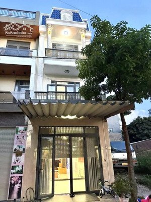 bán nhà 3tầng phường dĩ an tt y tế dt 68m2