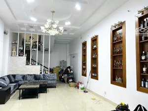 căn hộ dịch vụ cực rẻ giáp quận 1 chỉ nhỉnh 100 triệu/m!! dt : 94,8m2 giá chỉ 15 tỷ