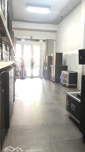 cắt lỗ nhà mt trần hưng đạo nở hậu 6m