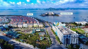 bán khách sạn 3sao , bãi cháy hạ long. logoc 600m, 5 tầng,mặt tiền khủng 24m, doanh thu trên 10ty/n