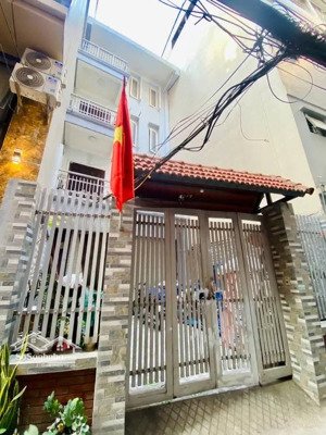 đường nguyễn khang- cầu giấy- hn- ôtô 4 chỗ vào nhà- có ô chờ thang máy